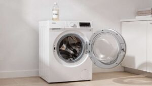 Essig in der Waschmaschine: die drei Fehler, die laut Verbraucherzentrale die Dichtung zerstören